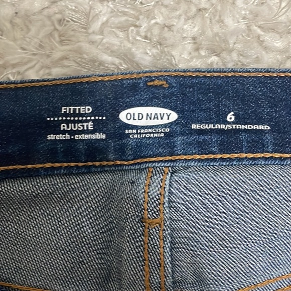 Old Navy Bermuda denim shorts (7 inch inseam) - Picture 2 of 3